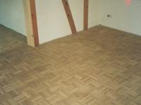 Parkettboden aus Eiche mit gewürfeltem Mosaik