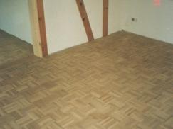 Parkettboden aus Eiche mit gewürfeltem Mosaik
