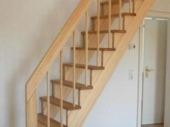 Holztreppe steil